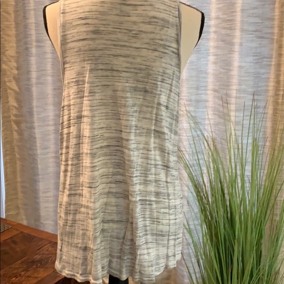 Gap Tank Top - Picture 3 of 4